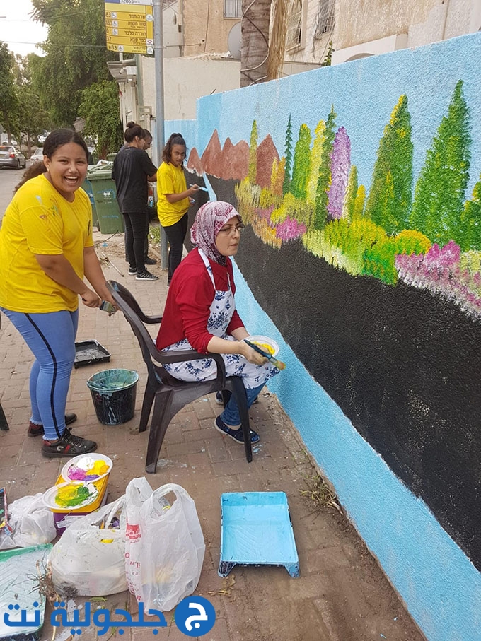 رسم على الجدران بمبادرة من قسم الشبيبة في جلجولية 